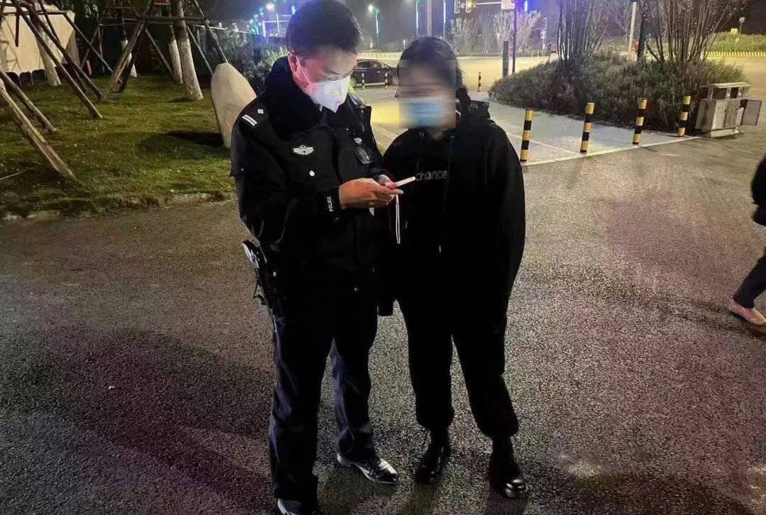 华为手机自动拒接广告电话
:女子骑车被袭胸、老人痴迷保健品 成都东部新区公安接处警背后的“瞬间”-第3张图片-太平洋在线下载