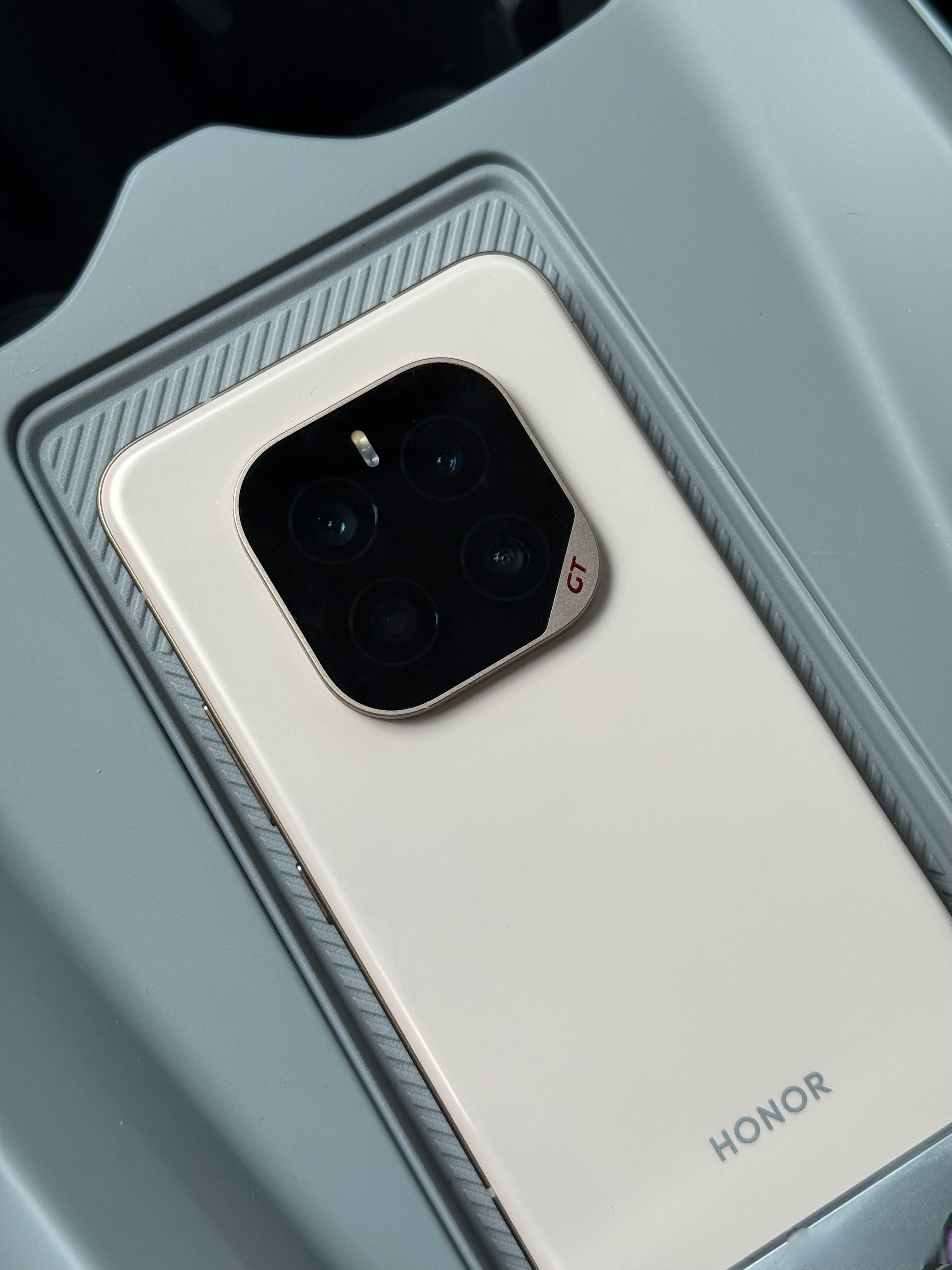 中国荣耀至尊版手机(中国荣耀至尊版手机怎么样)-第4张图片-QuickQ官网